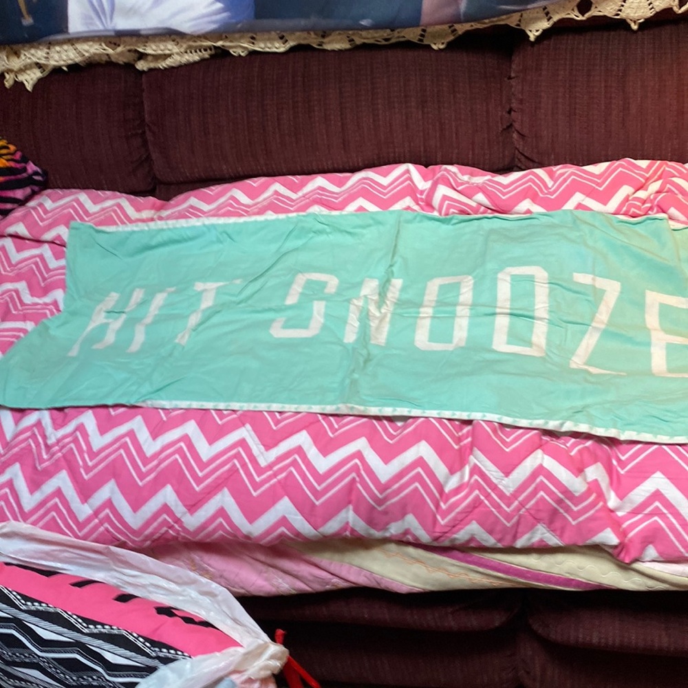 VS PINK BODY PILLOW-HIT SNOOZE